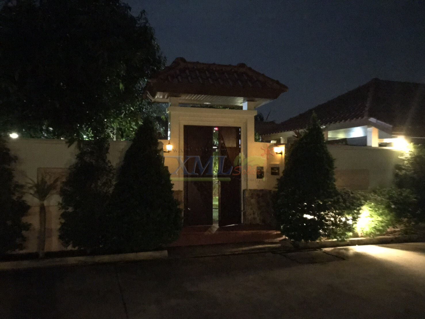 โคมไฟกิ่งโซล่าเซลล์ ทรง Modern (เเสง : เปลวไฟเหลืองวอมไวท์) 1 แถม 1