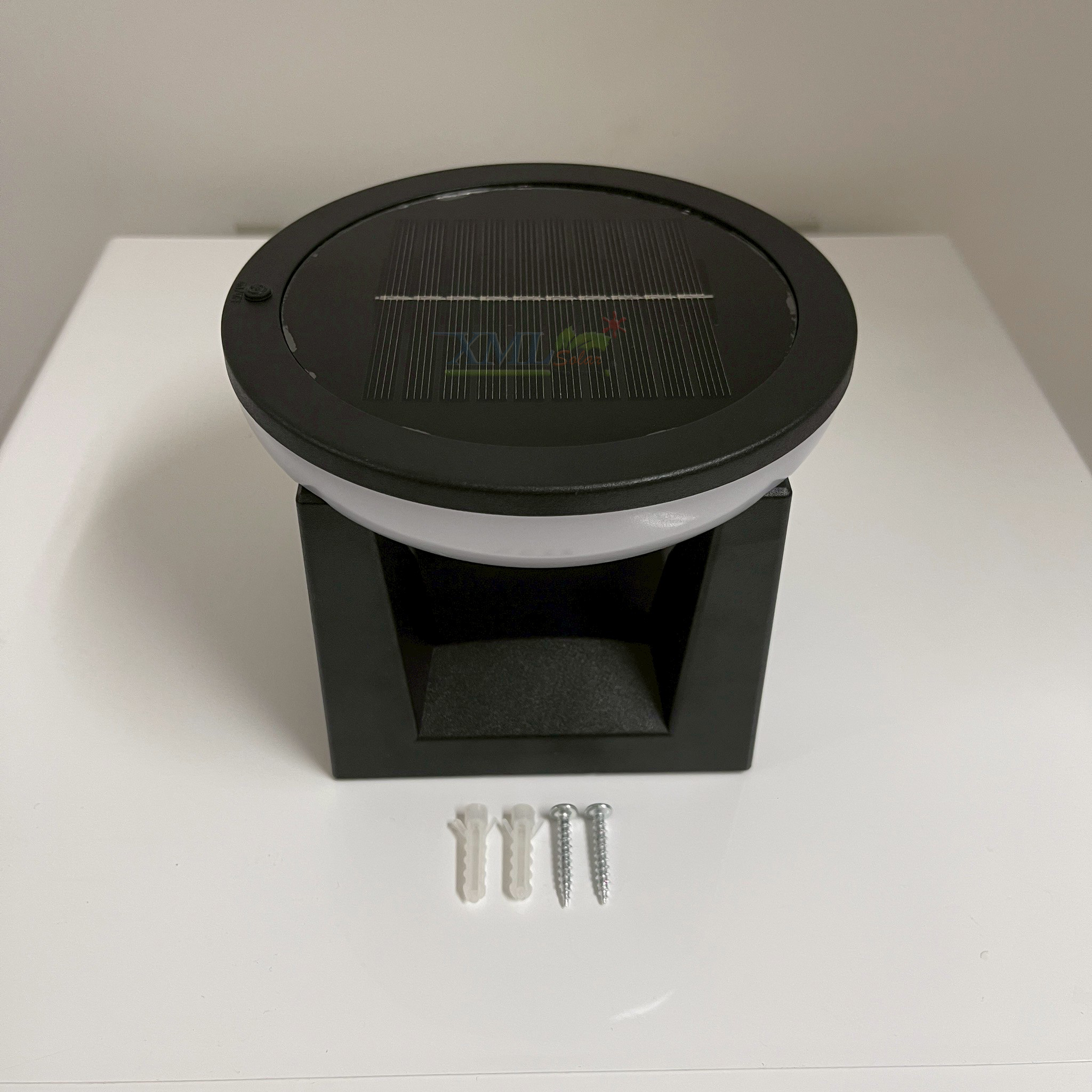 โคมไฟหัวเสาโซล่าเซลล์ Solar LED Pillar รุ่น LSXML-208 (เปิดได้ 3 แสง)