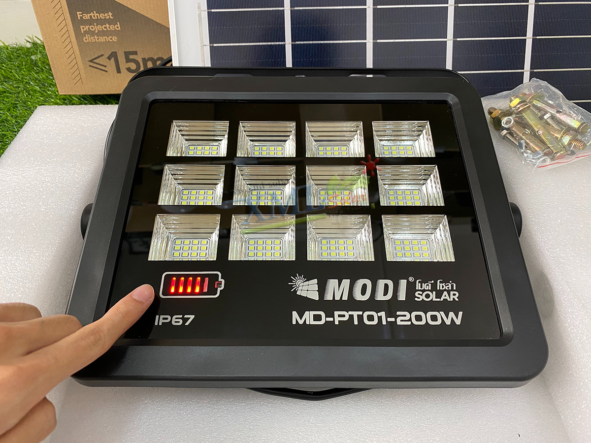 ไฟสปอตไลท์โซล่าเซลล์ 200 W. รุ่น Modi x XML ไซต์ใหญ่ (เเสง : ขาว)