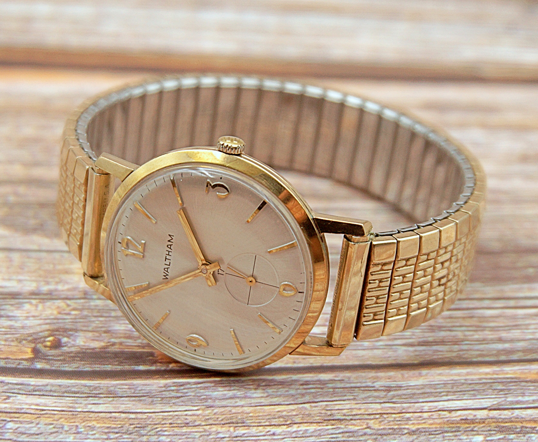 นาฬิกาเก่า WALTHAM ไขลานสองเข็มครึ่ง