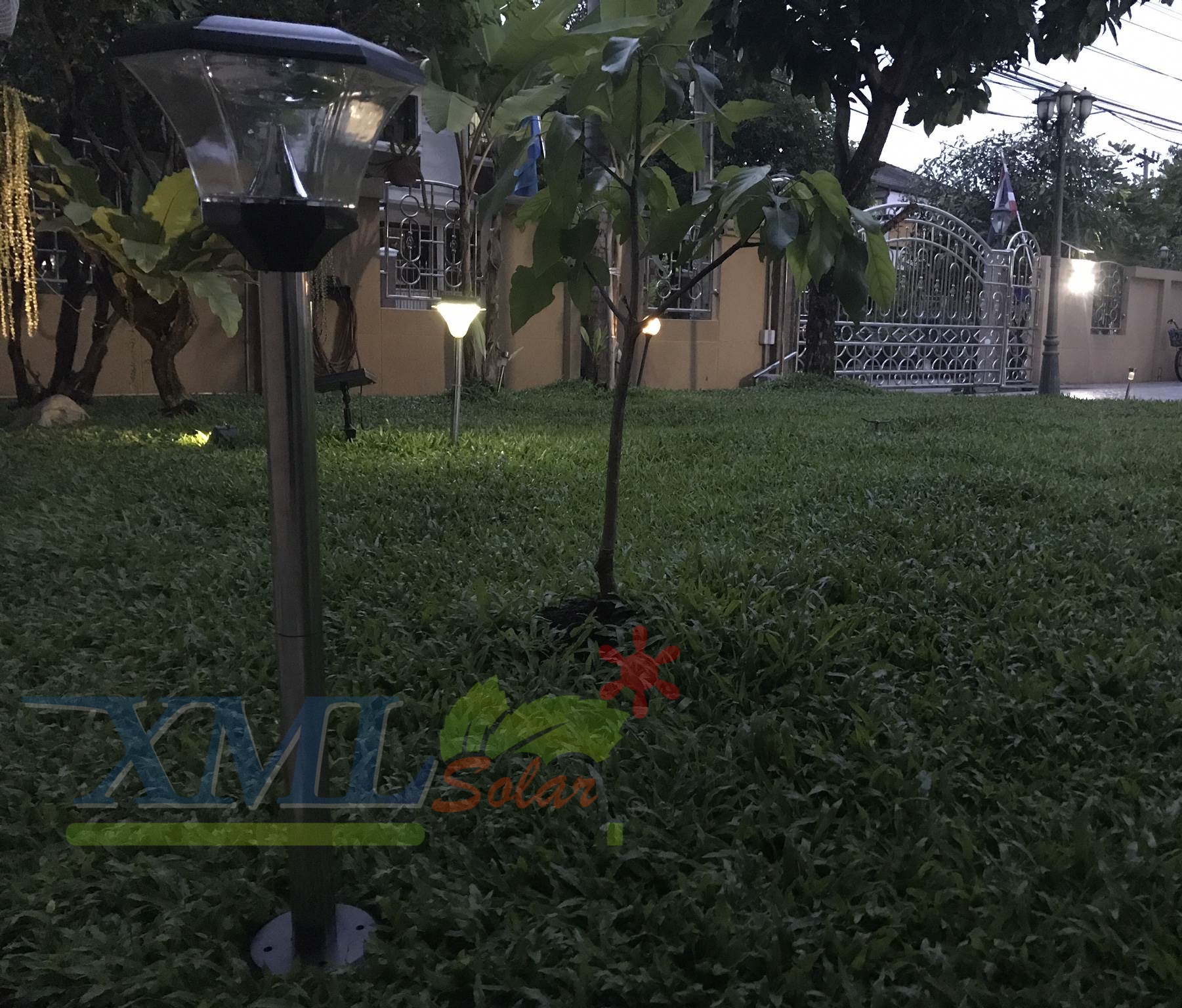 ไฟปักสนามโซล่าเซลล์ 8 Super SMD LED (แบบเหลี่ยม) สูง 80 ซม. (เเสง : ขาว)