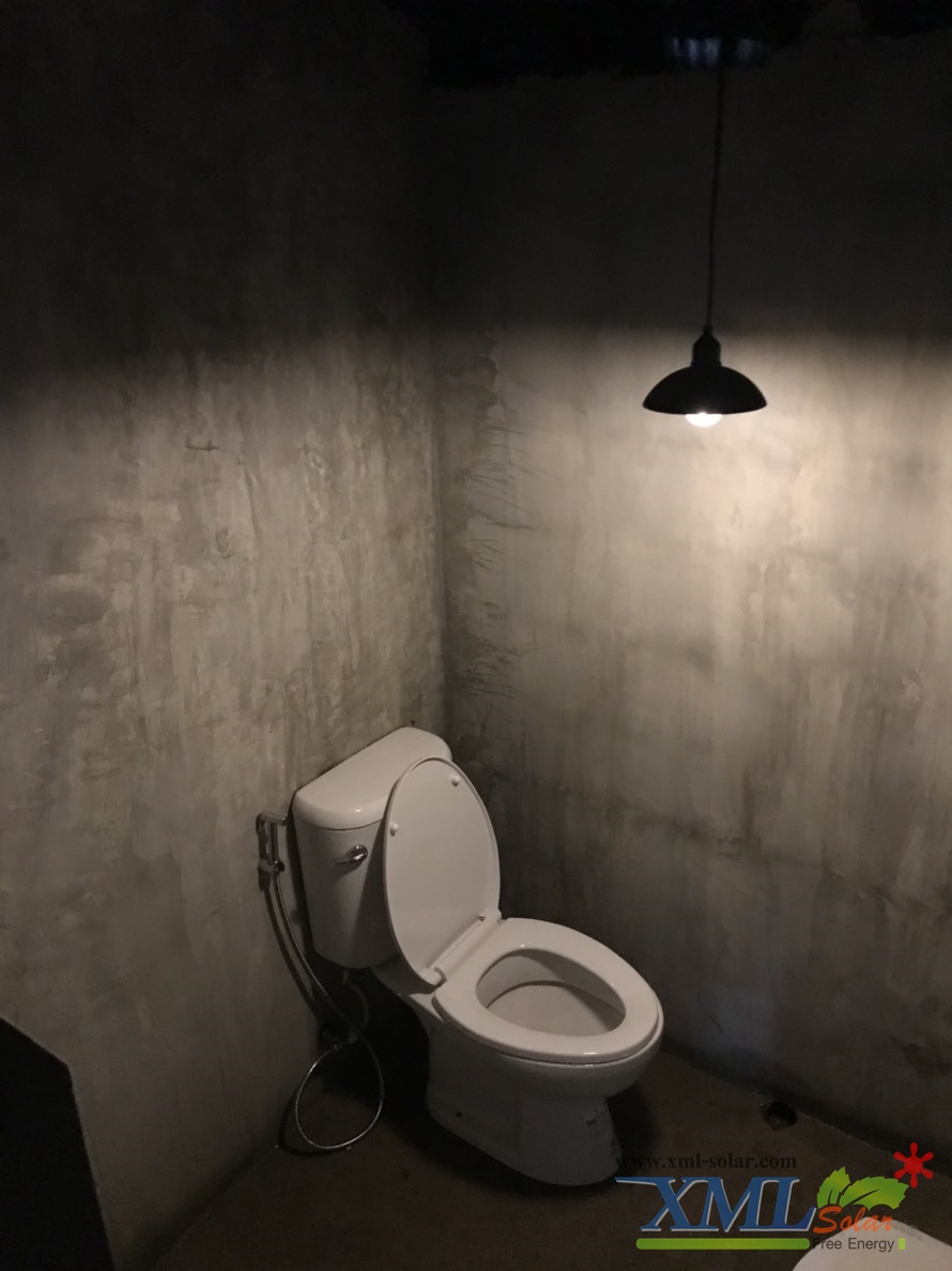 โคมไฟโซล่าเซลล์ ติดเพดาน รุ่นโคมวินเทจ สีดำ (แสง เหลืองวอมไวท์)