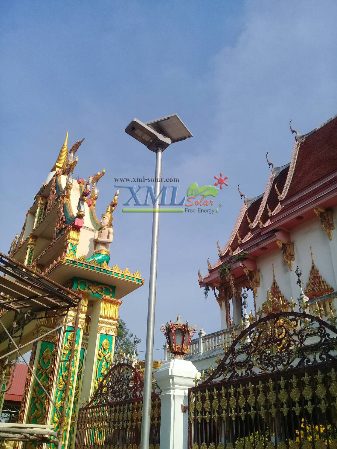 โคมไฟถนนอัจฉริยะ โซล่าเซลล์ 80 Watt (แสง เหลืองวอมไวท์) Monocrystalline
