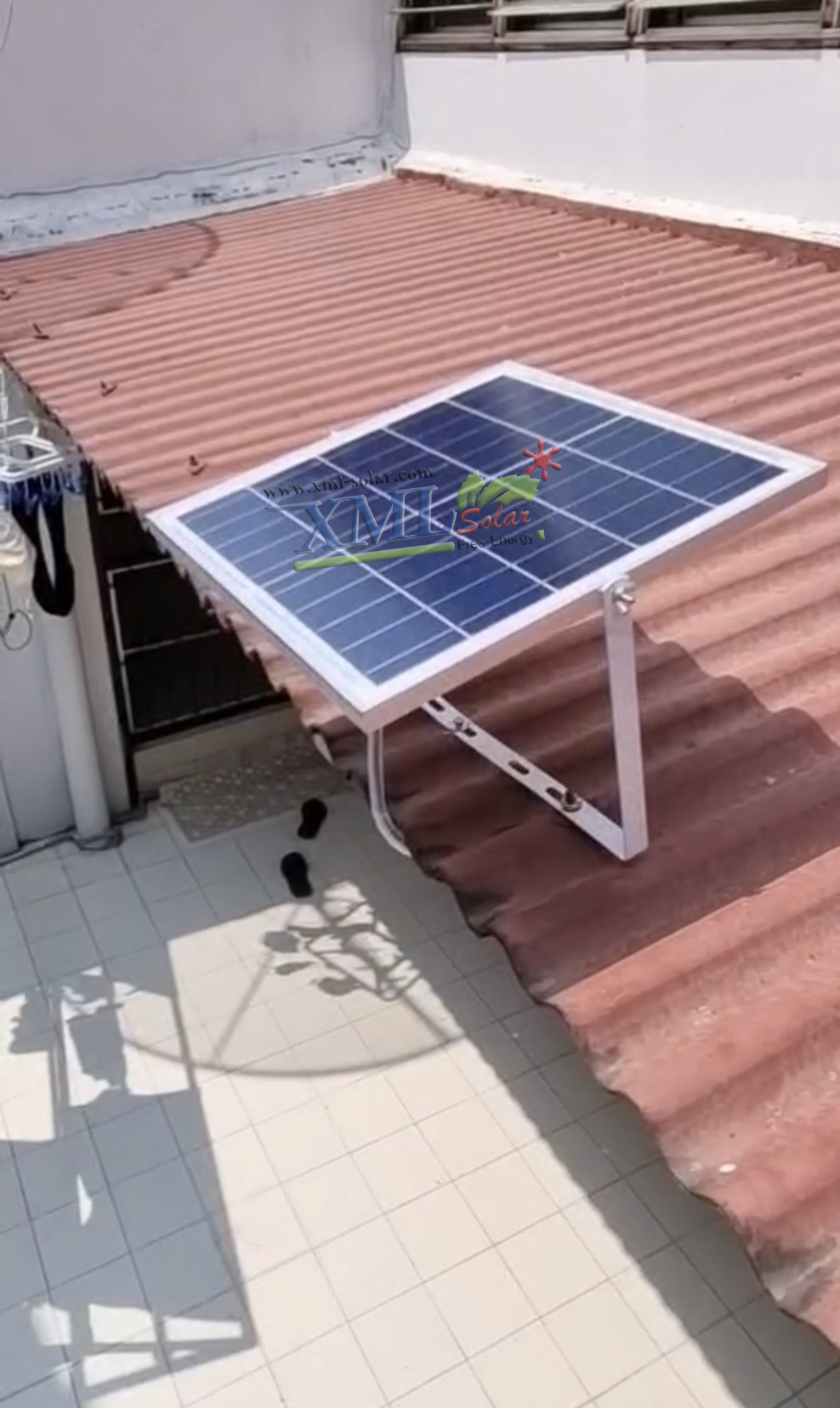 ไฟสปอตไลท์โซล่าเซลล์ 100 W. รุ่น Smart IOT With CCTV Camera (เเสง : ขาว)