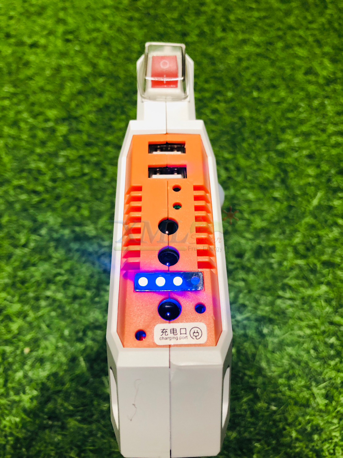 ไฟฉายพลังงานแสงอาทิตย์ อเนกประสงค์ (เปิดได้ 3 แสง + ไฟฉุกเฉิน)