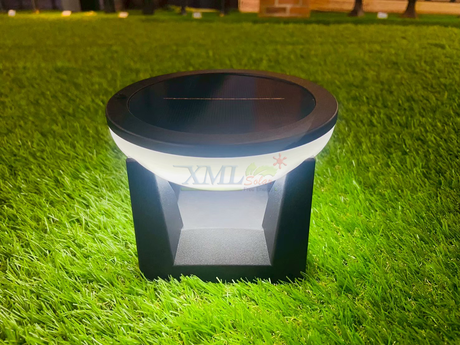 โคมไฟหัวเสาโซล่าเซลล์ Solar LED Pillar รุ่น LSXML-208 (เปิดได้ 3 แสง)
