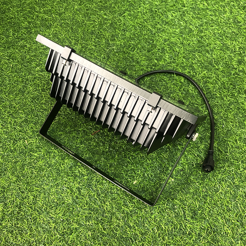 ไฟสปอตไลท์โซล่าเซลล์ 100 Watt กล่องสีน้ำตาล (เปิดได้ 3 แสง)