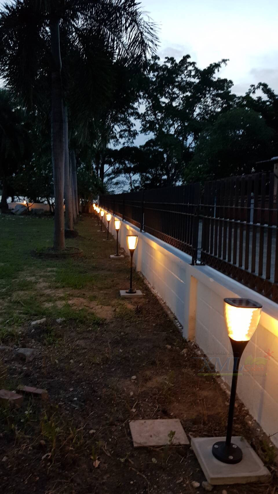 ไฟตั้งพื้นสนามโซล่าเซลล์ ทรงถ้วย (เเสง : เหลืองวอมไวท์)(1 แถม 1)