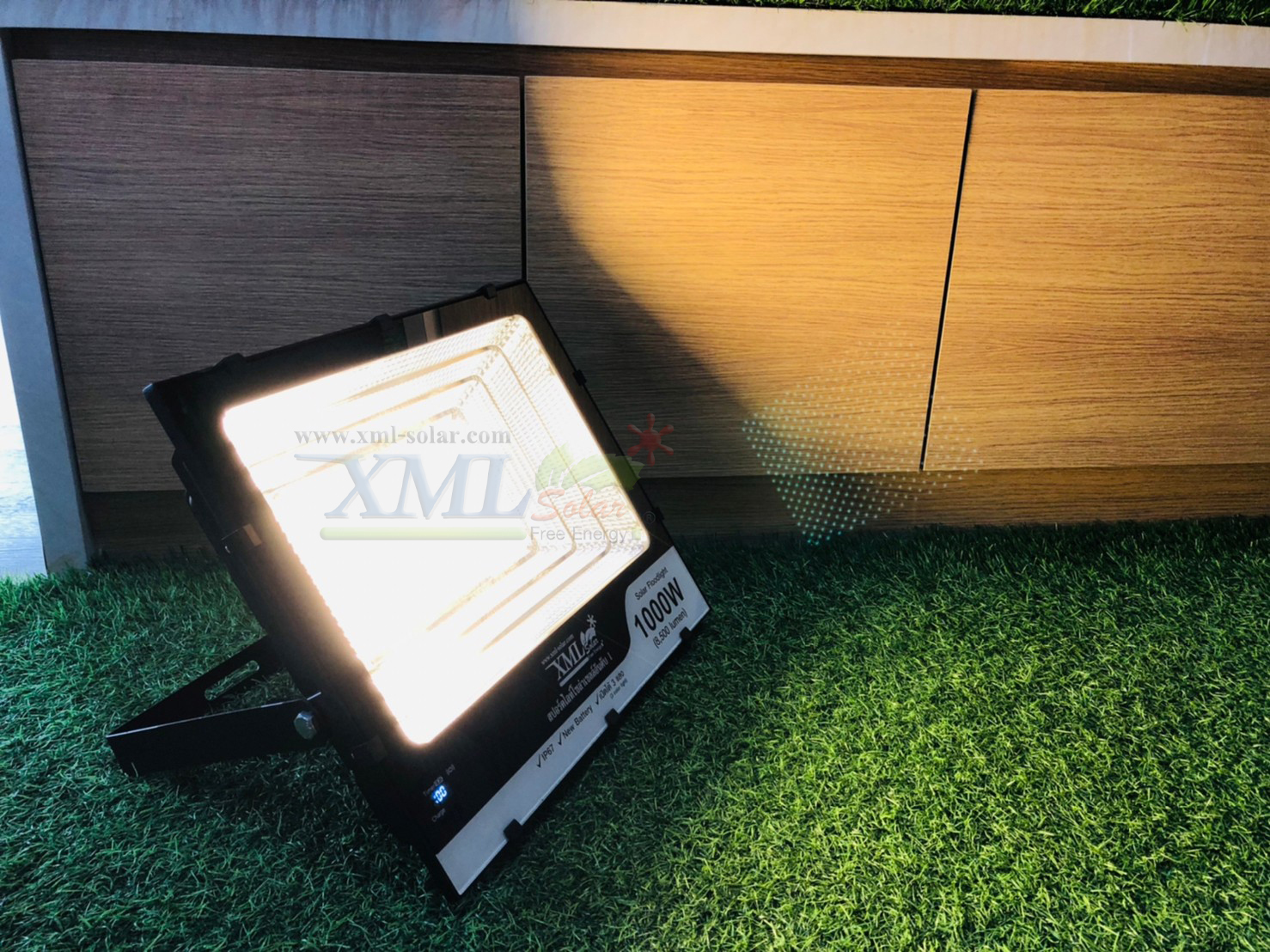 ไฟสปอตไลท์โซล่าเซลล์ 1000 Watt กล่องสีน้ำตาล (เปิดได้ 3 แสง)