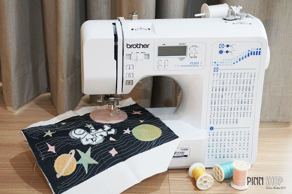 จักรเย็บผ้าระบบคอมพิวเตอร์ยี่ห้อ Brother รุ่น FS-101 ลายเย็บ 100 ลาย ฟรี! คอร์สเรียนออนไลน์ "ตัดเย็บเสื้อผ้าใส่เอง" และ "พื้นฐานการเย็บผ้า"+แผ่นรองจักร