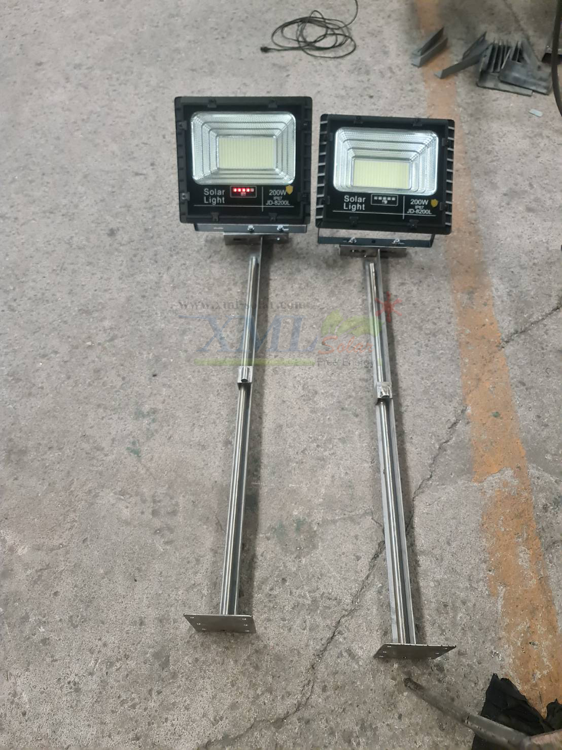 สปอร์ตไลท์โซล่าเซลล์ 200 W. รุ่นใหม่ JD8200L (แสง : ขาว)