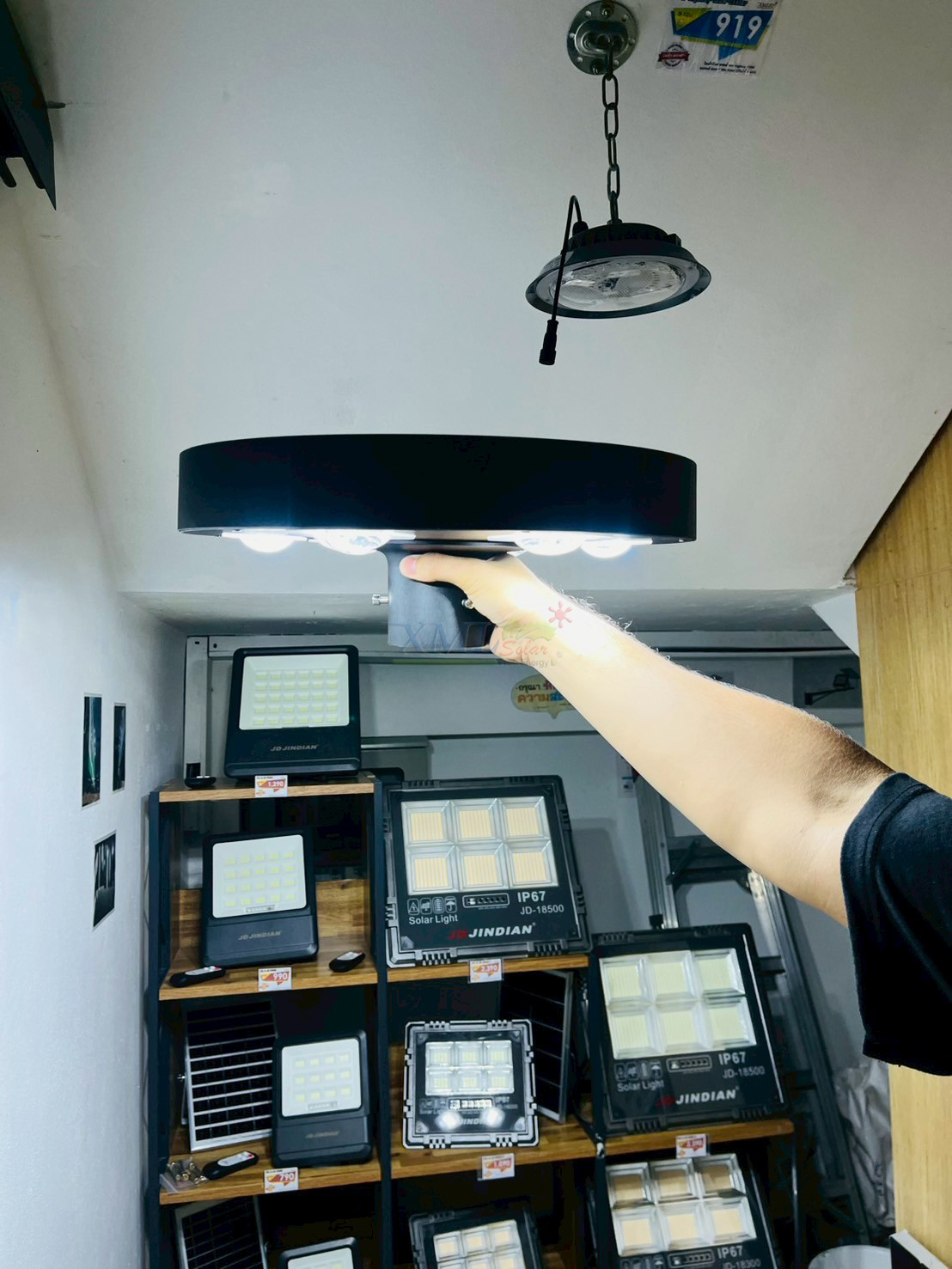 โคมไฟโซล่าเซลล์ UFO รุ่น LSXML-224R (แสง : ขาว)