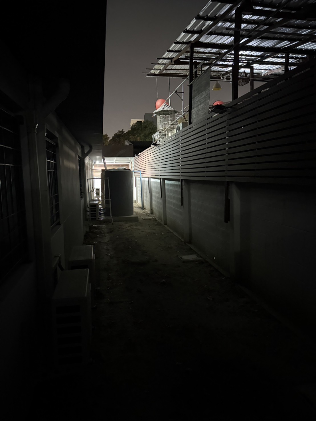 ไฟสปอตไลท์โซล่าเซลล์ 100 Watt กล่องสีน้ำตาล (เปิดได้ 3 แสง)