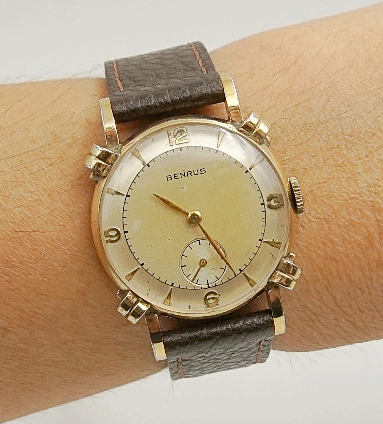 นาฬิกาเก่า BENRUS ไขลานสองเข็มครึ่ง พร้อมกล่อง