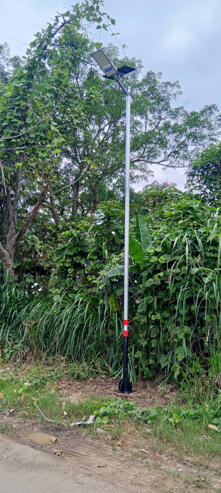 โคมไฟถนนโซล่าเซลล์ 600W รุ่น MD-SLT30-600W (แสง : ขาว)