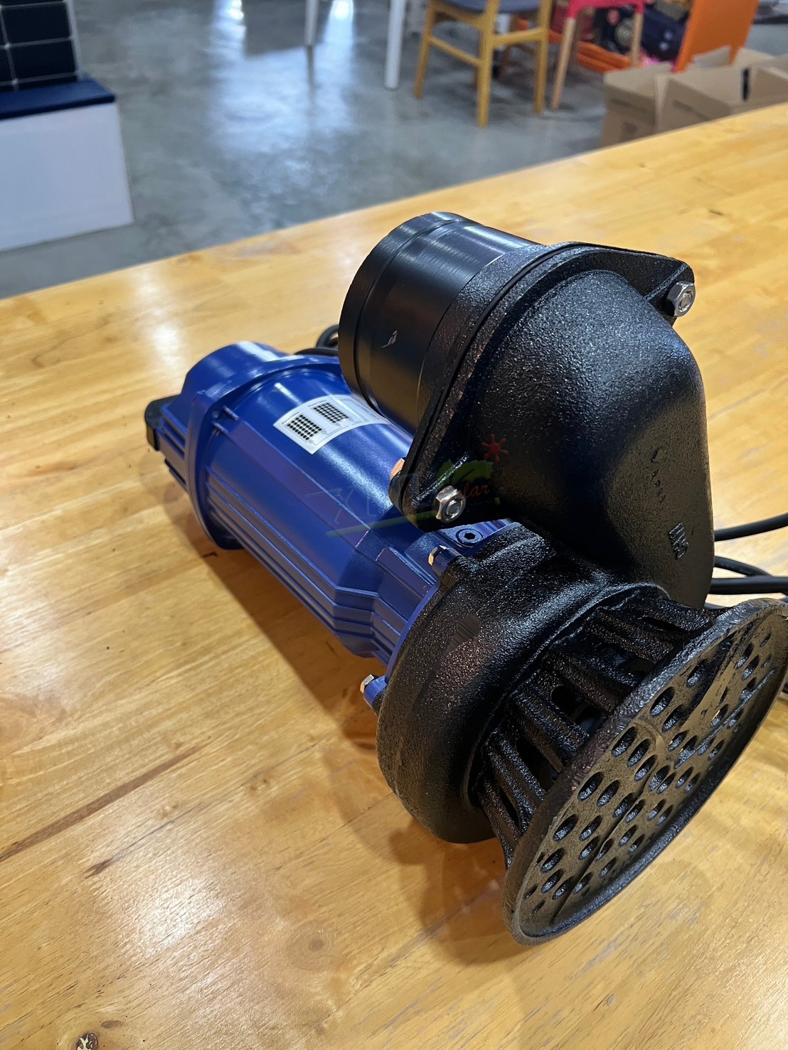 ปั๊มแช่อลูมิเนียม รุ่นสีน้ำเงิน 800W (ท่อ 4 นิ้ว) + เเผงโซล่าเซลล์ 450W (2 แผง)