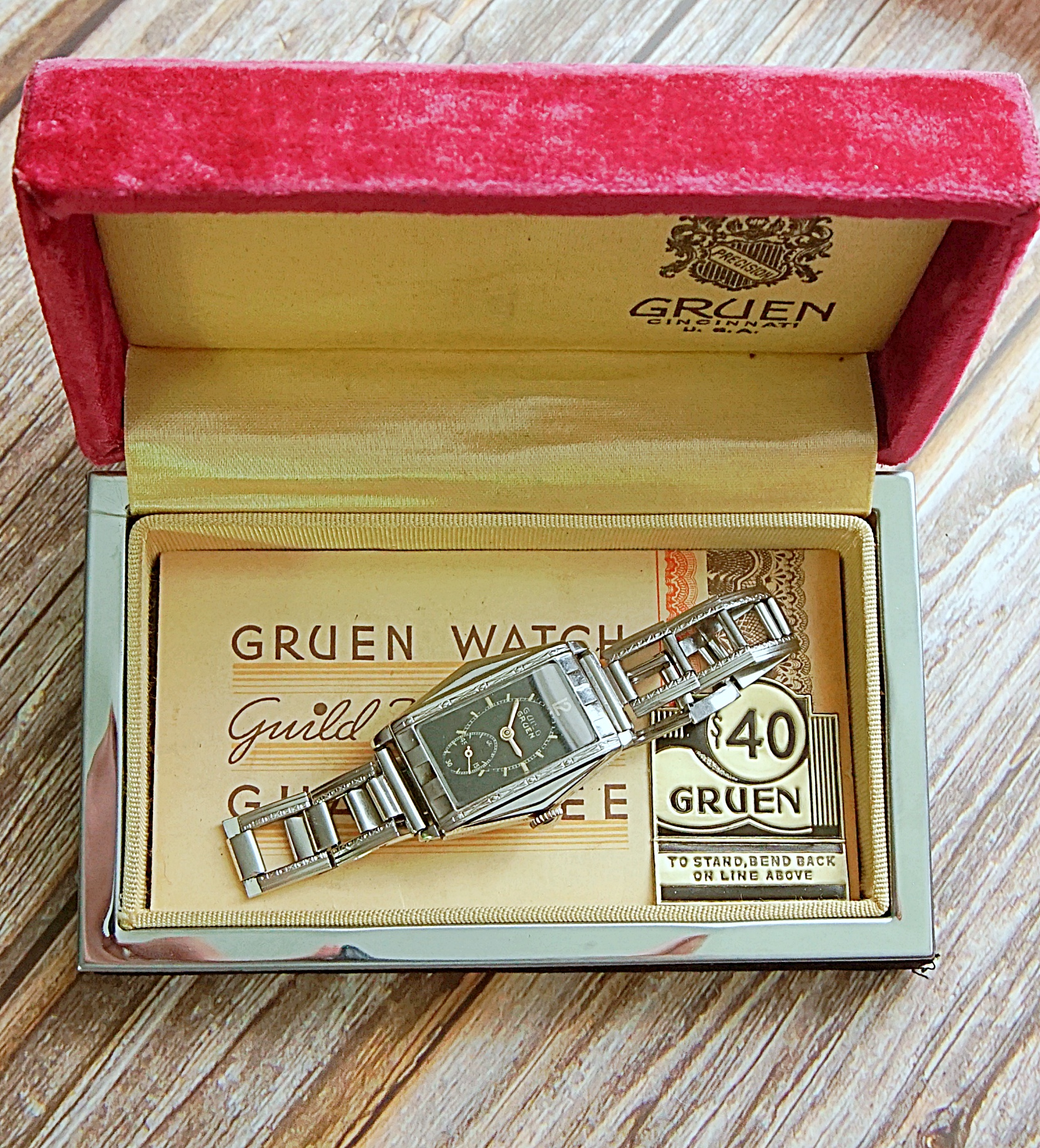 นาฬิกาเก่า GRUEN ไขลานสองเข็มครึ่ง พร้อมกล่องเดิม