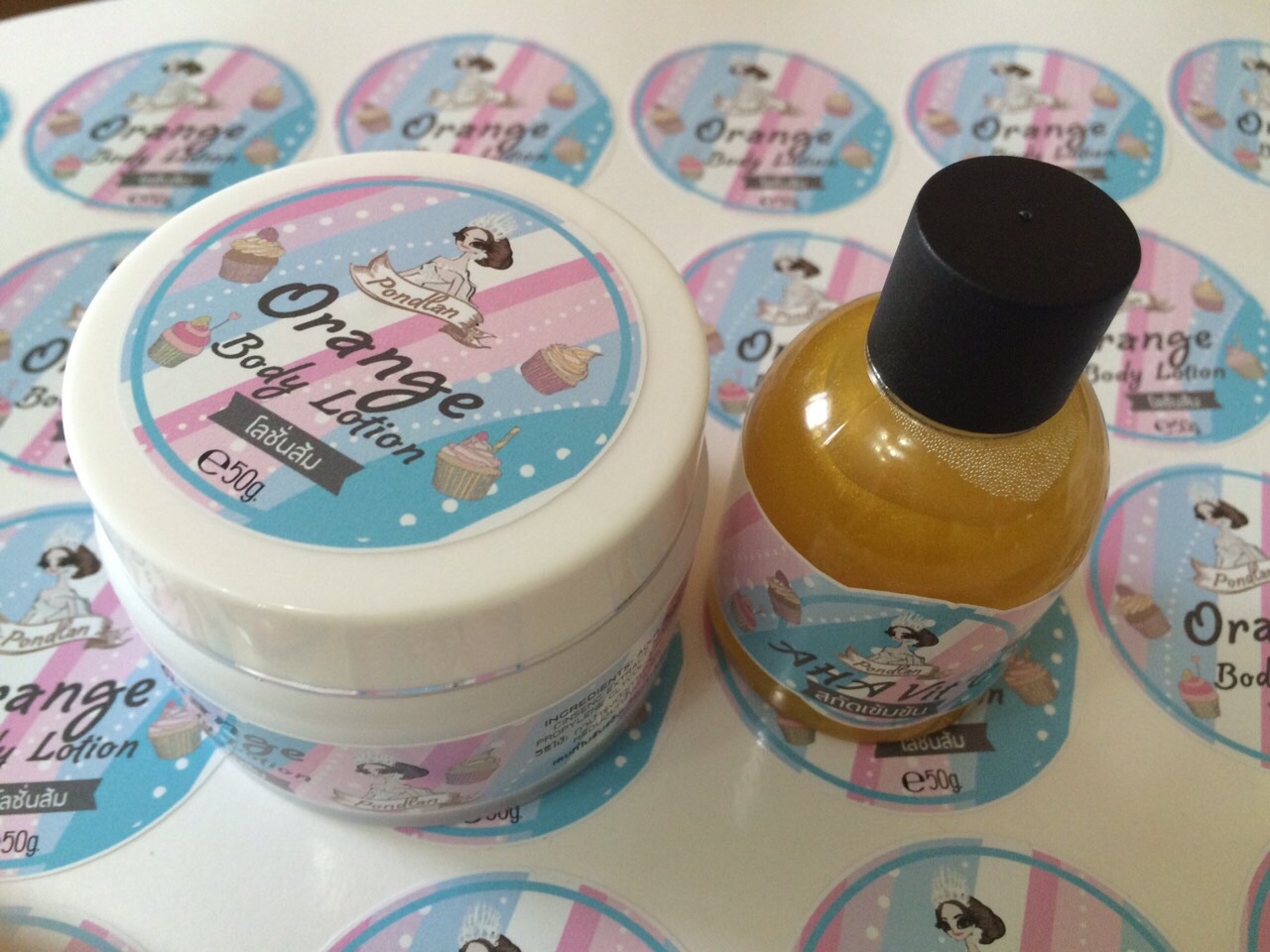 สติ๊กเกอร์พีวีซีขาวเงา