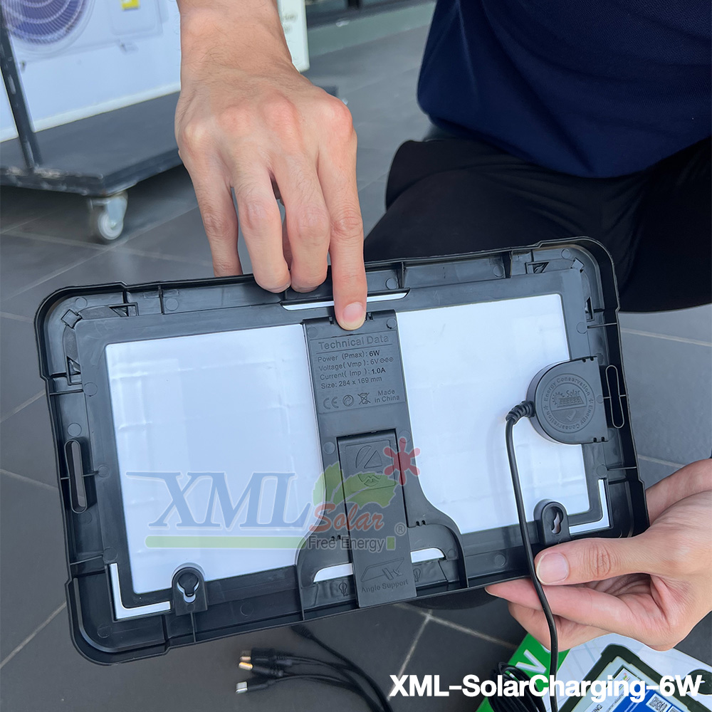 แผงโซลาร์เซลล์ แผงชาร์จพลังงานแสงอาทิตย์แบบพกพา พร้อมสาย USB