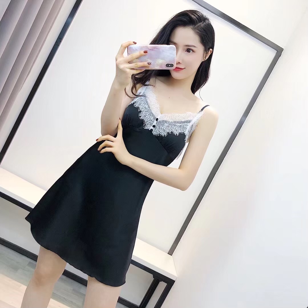 ชุดนอนเดรส สายเดี่ยวผ้าซาติน ใส่สบาย ระบายลูกไม้ขาว เนื้อนิ่ม ไม่คัน มีฟองน้ำถอดออกได้ ฟรีไซส์ มี 5 สี ราคาส่ง 3 ชิ้น คละแบบได้ ชุดละ 250 บาท