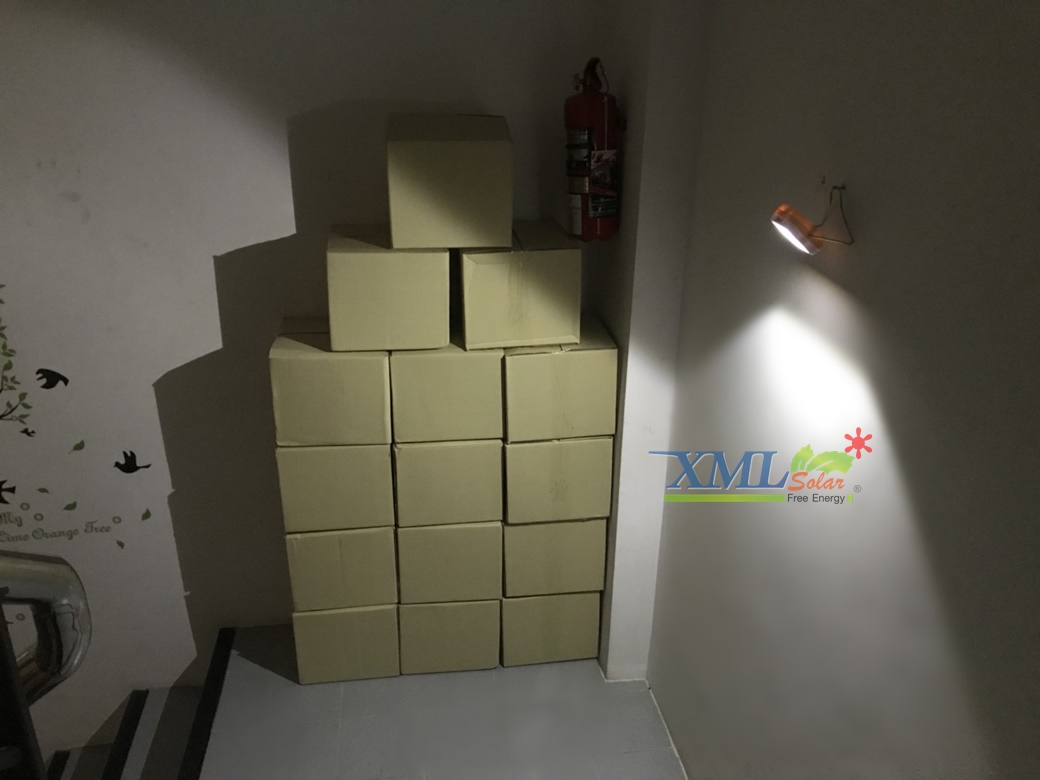 โคมไฟอ่านหนังสือพลังแสงอาทิตย์ (สีเหลือง) 1 SMD LED (แสง ขาว)