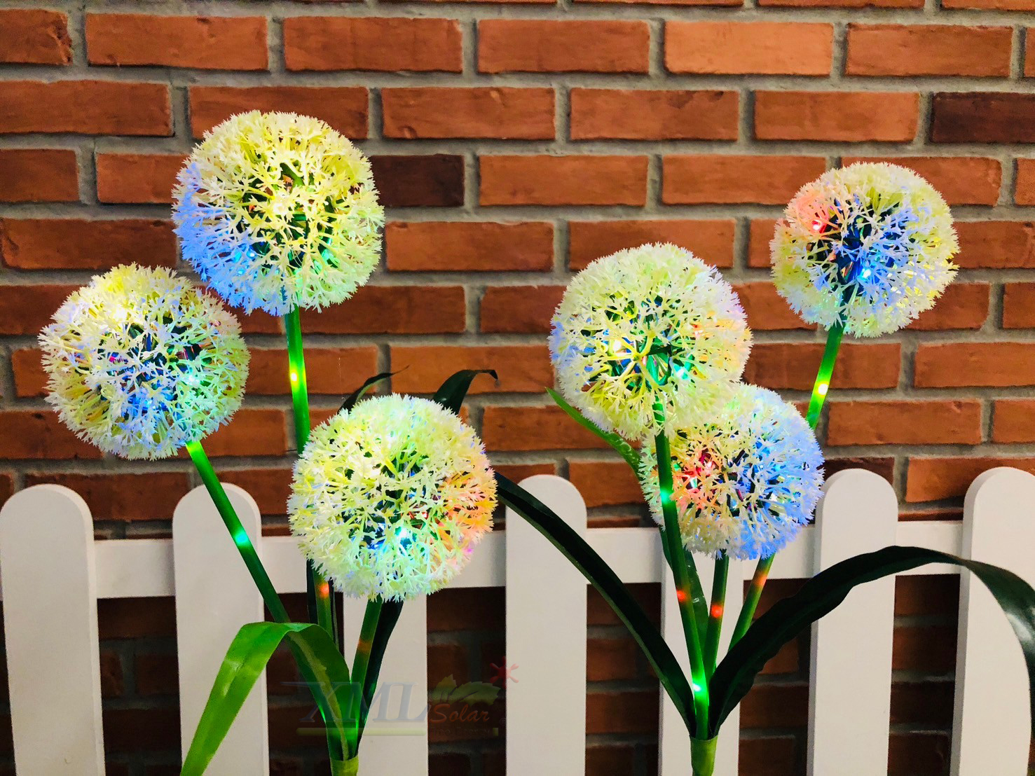 ไฟปักสนามโซล่าเซลล์ ทรงดอกไม้กลม สีขาว (แสง : หลากสี)(1 แถม 1)