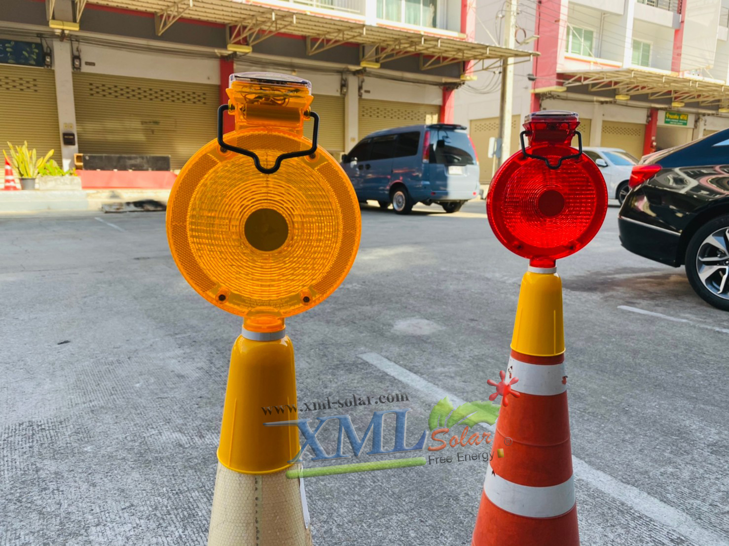 ไฟเตือนกรวย ทรงกลมใหญ่ พลังงานเเสงอาทิตย์ (เเสง : สีเเดง)