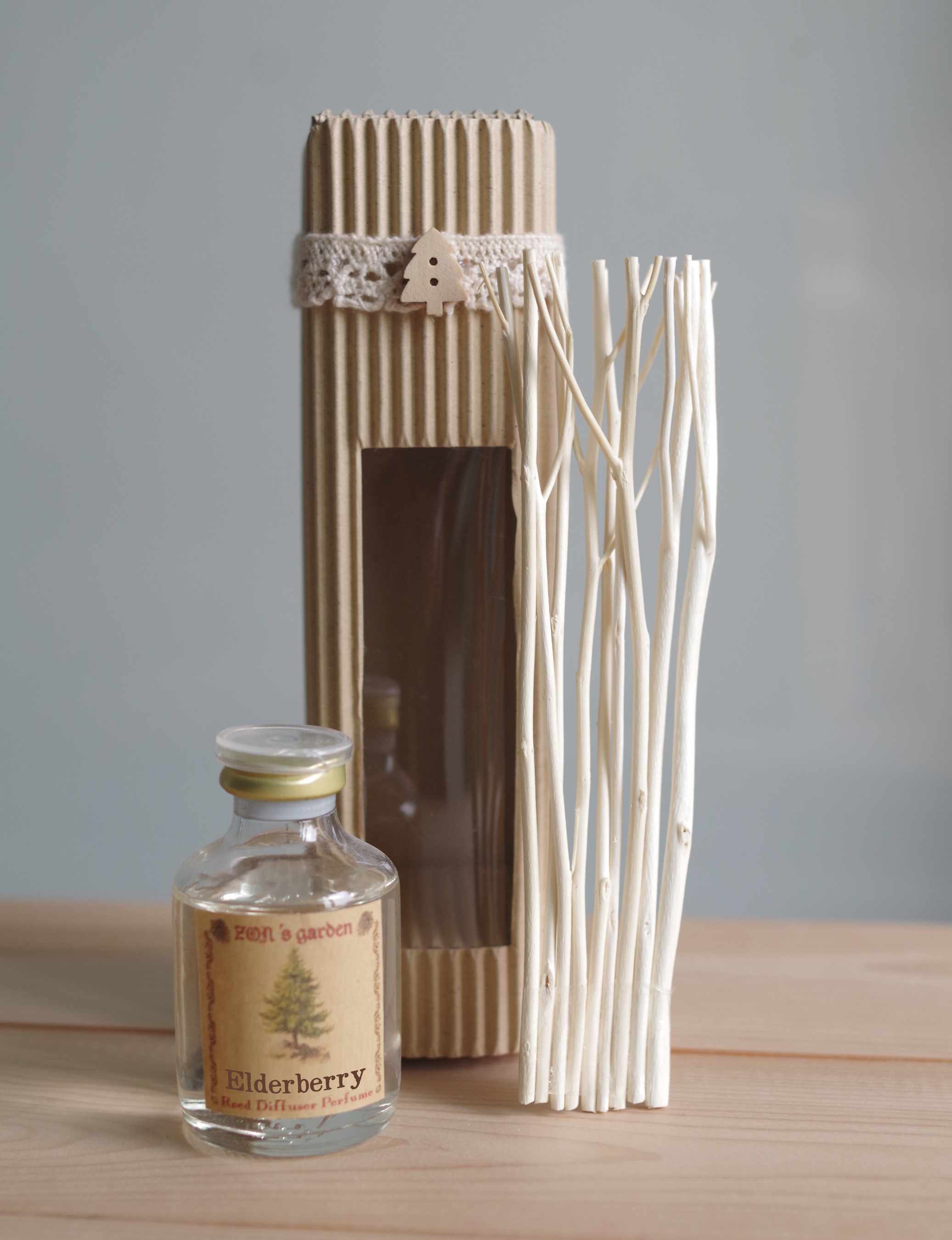 Aroma Reed Diffuser Perfume เซ็ตน้ำหอมปรับอากาศ 30ml +ก้านไม้หอม +กล่องลูกฟูก