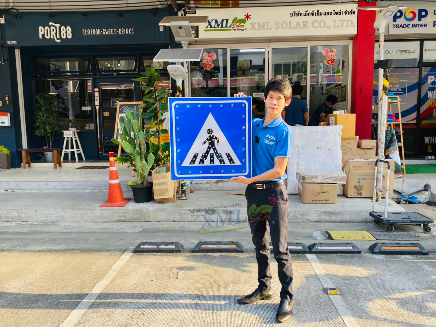 ป้ายไฟเตือนโซล่าเซลล์ คนข้ามถนน ใหม่