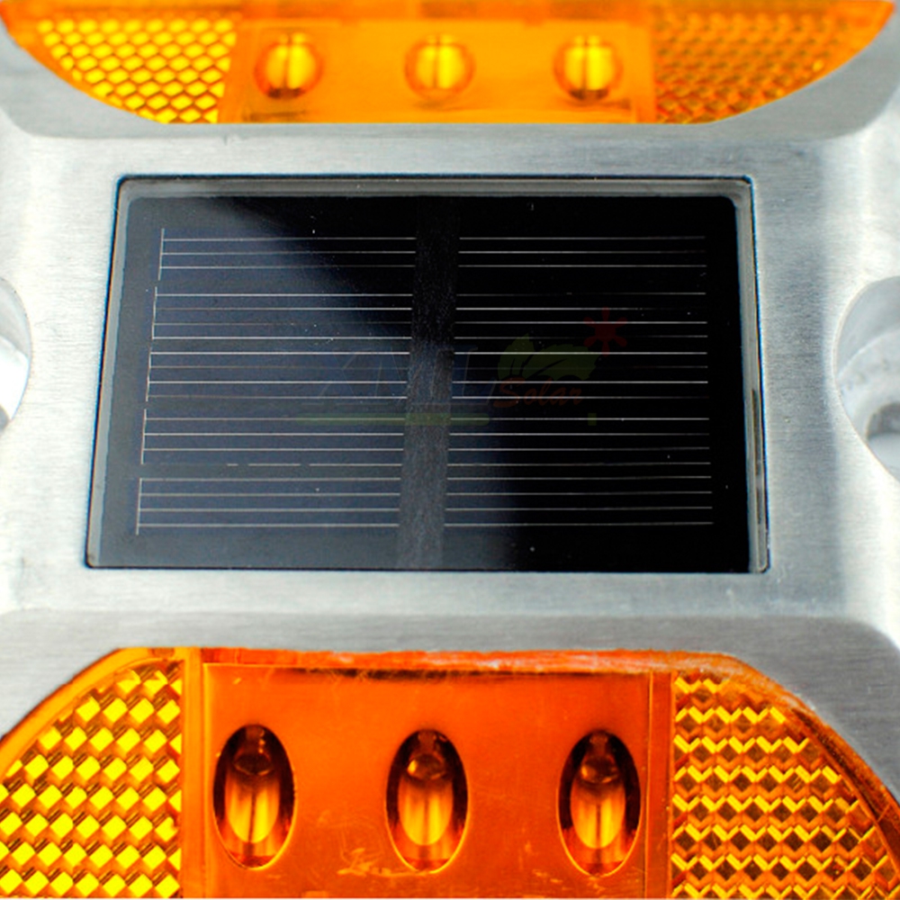 ไฟหมุดถนนโซล่าเซลล์ 6 LED รุ่น เเบน (เเสง : เหลืองกระพริบ)