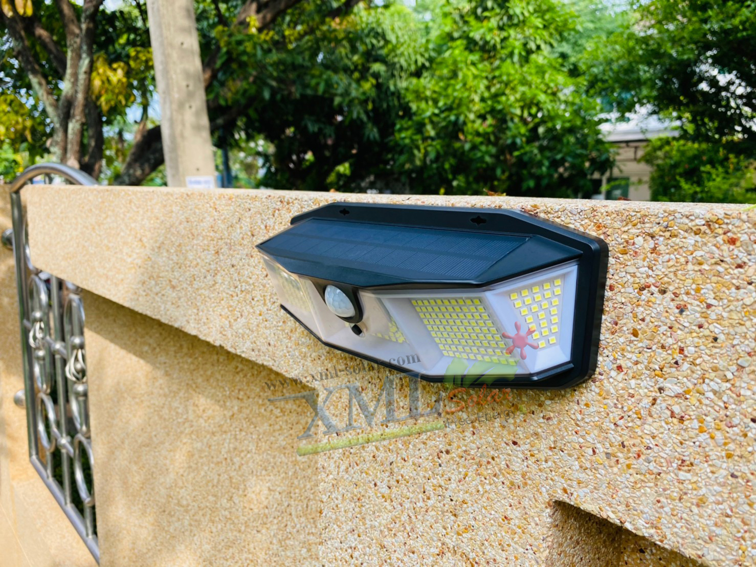 โคมไฟโซล่าเซลล์ติดผนัง รุ่น 308 LED + Motion (เเสง : เหลืองวอมไวท์)