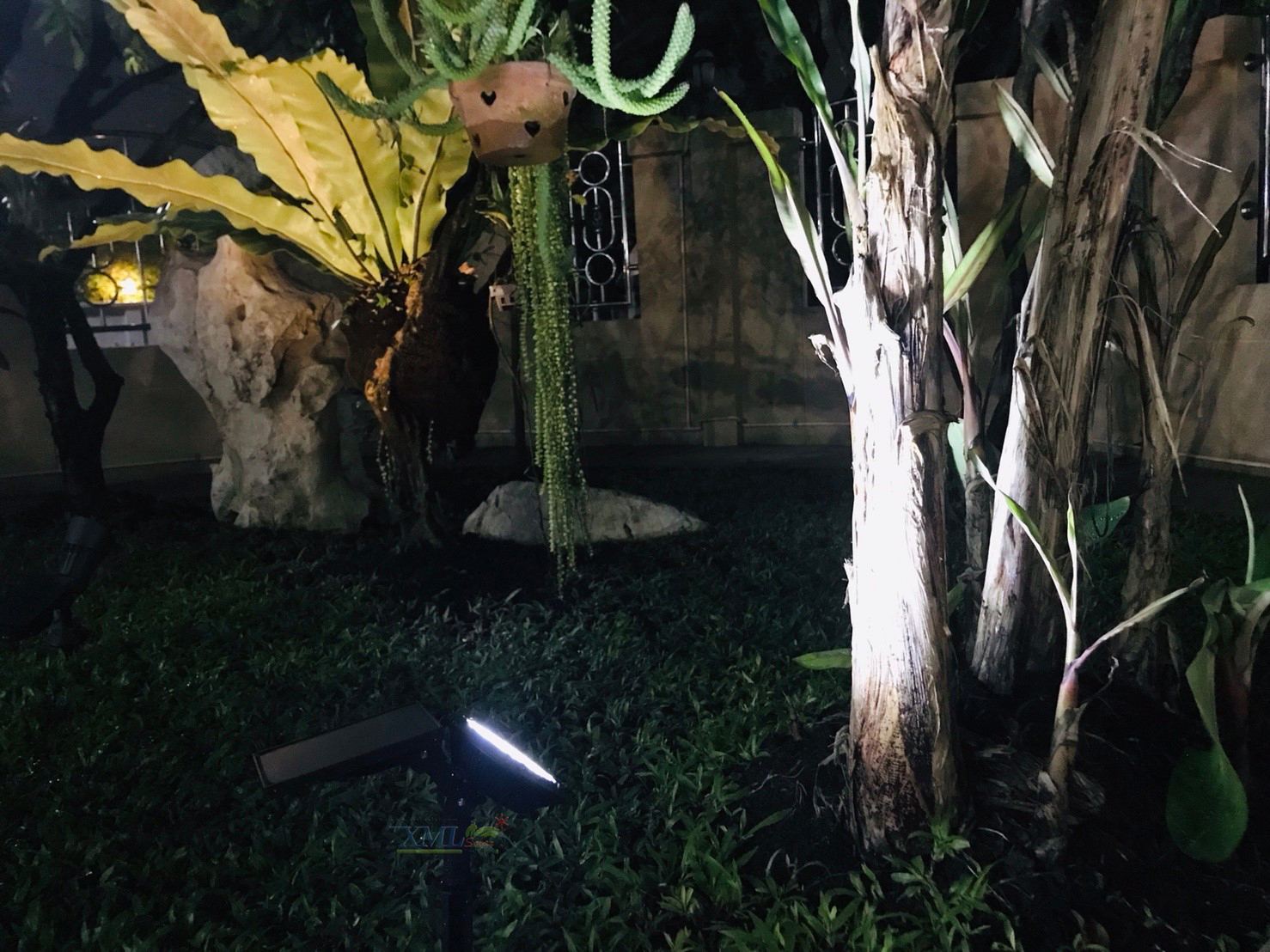 สปอร์ตไลท์ปักสนามโซล่าเซลล์ 9 LED (super bright) (เปิดได้ 3 แสง)