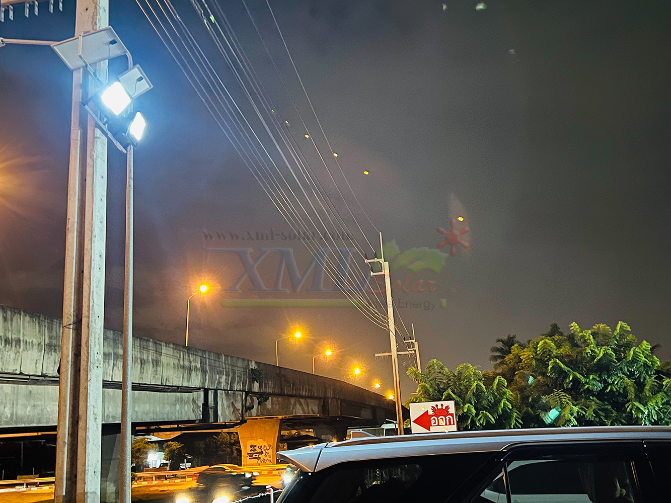 สปอร์ตไลท์โซล่าเซลล์ 300 W. รุ่นใหม่ JD8300L (แสง : ขาว)