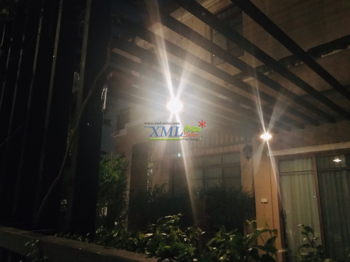 โคมไฟโซล่าเซลล์ ติดเพดาน รุ่นโคมวินเทจ สีดำ (แสง เหลืองวอมไวท์)