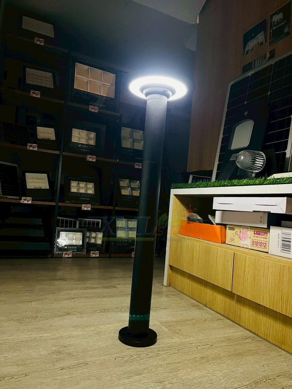 โคมไฟปักสนามโซล่าเซลล์ รุ่น TC-231 (เปิดได้ 2 แสง)