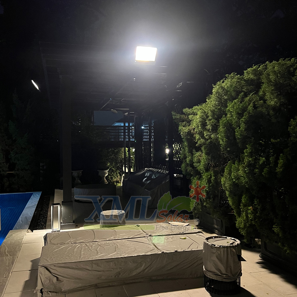 ไฟสปอตไลท์โซล่าเซลล์ 500 Watt กล่องสีน้ำตาล (เปิดได้ 3 แสง)