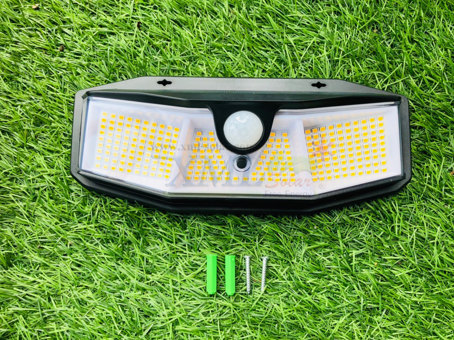 โคมไฟโซล่าเซลล์ติดผนัง รุ่น 308 LED + Motion (เเสง : เหลืองวอมไวท์)