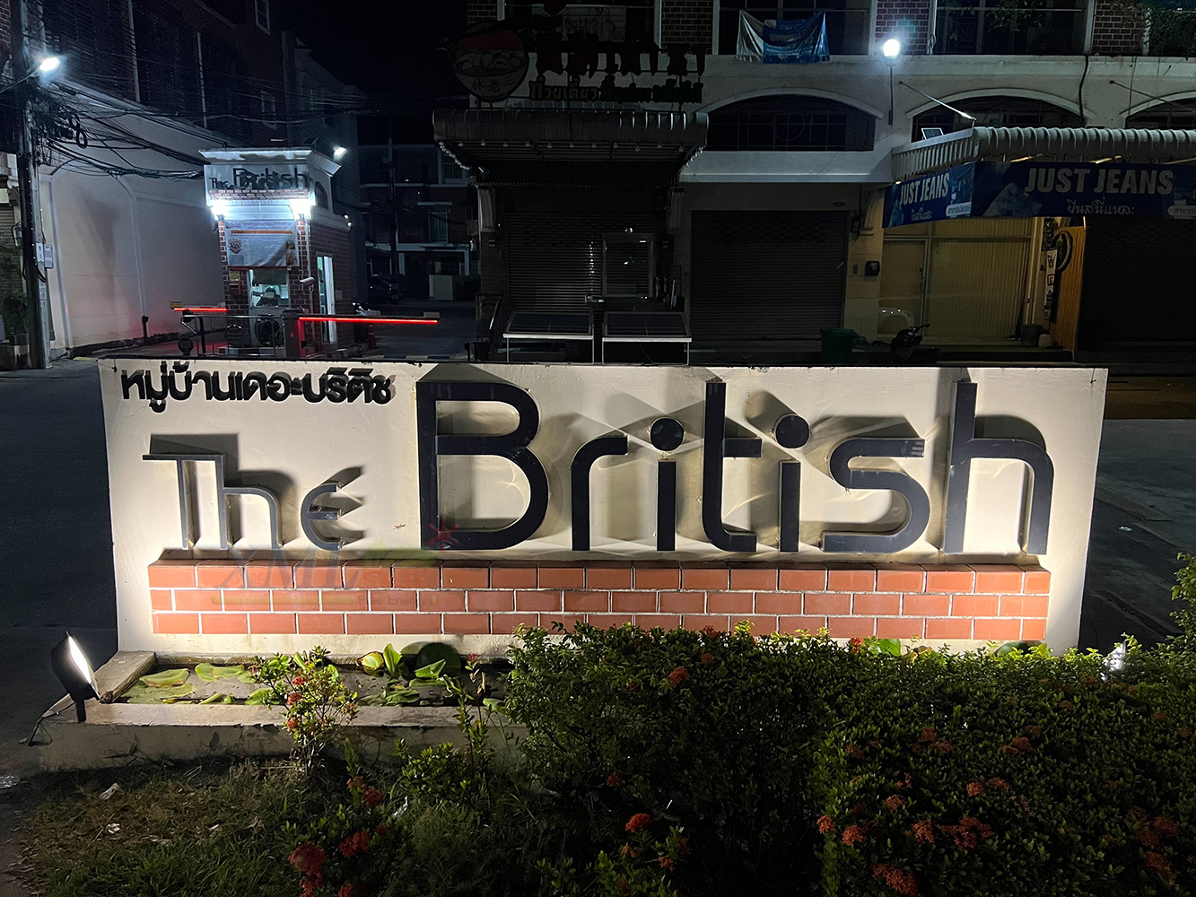 ไฟสปอตไลท์โซล่าเซลล์ 100 Watt กล่องสีน้ำตาล (เปิดได้ 3 แสง)