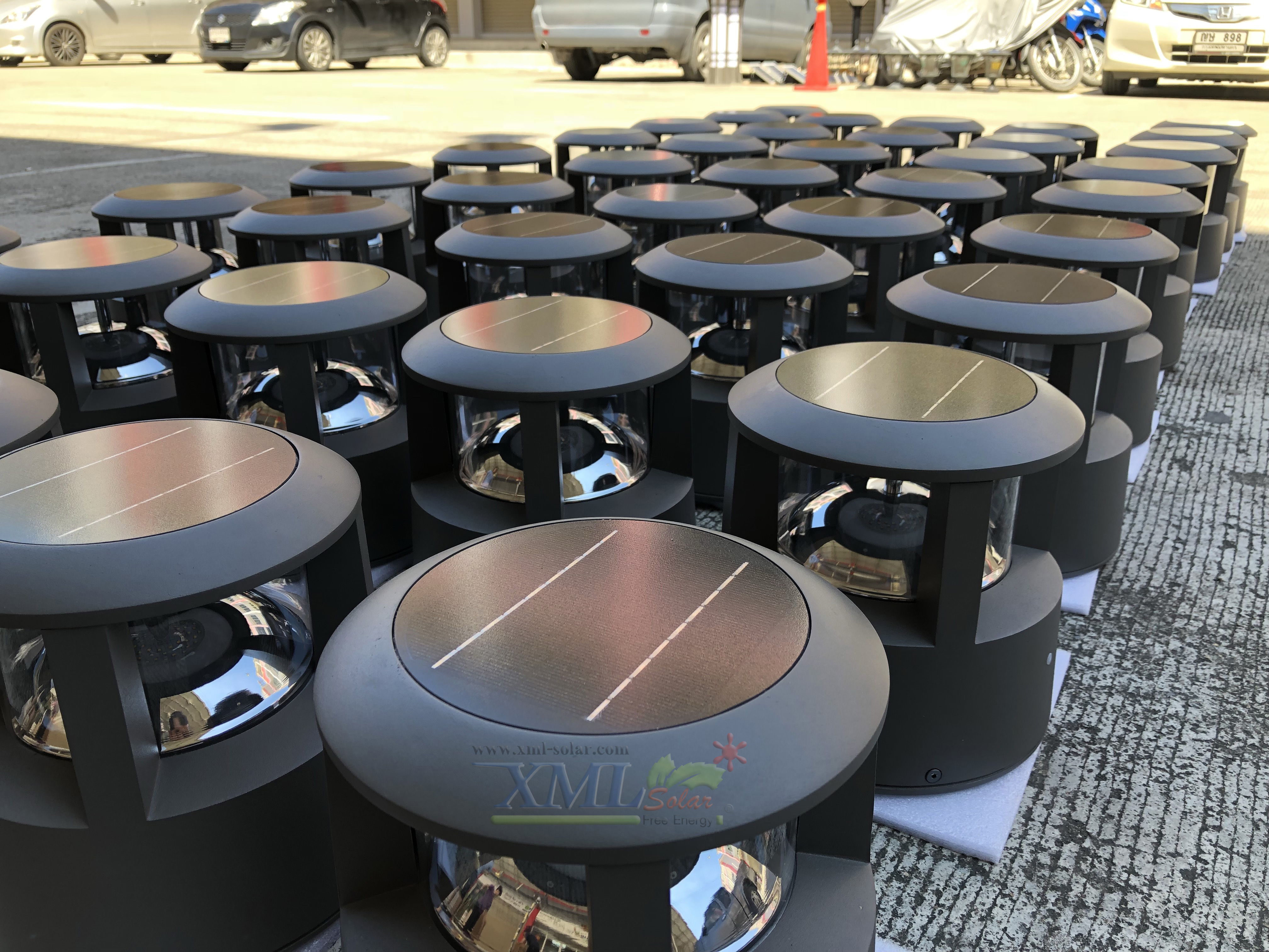 โคมไฟสนามโซล่าเซลล์ ทรง Modern (24 cm.)