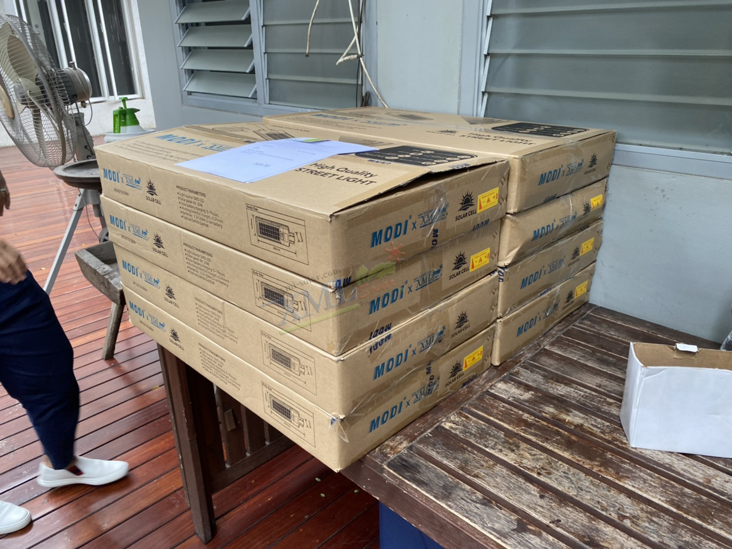 โคมไฟถนนโซล่าเซลล์ XML-Solar 300W (แสง : ขาว)(สว่างค้าง)
