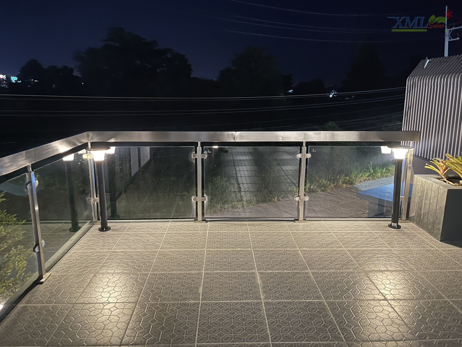 โคมไฟตั้งพื้นโซล่าเซลล์ รุ่น TC-3630C (เปิดได้ 2 แสง)