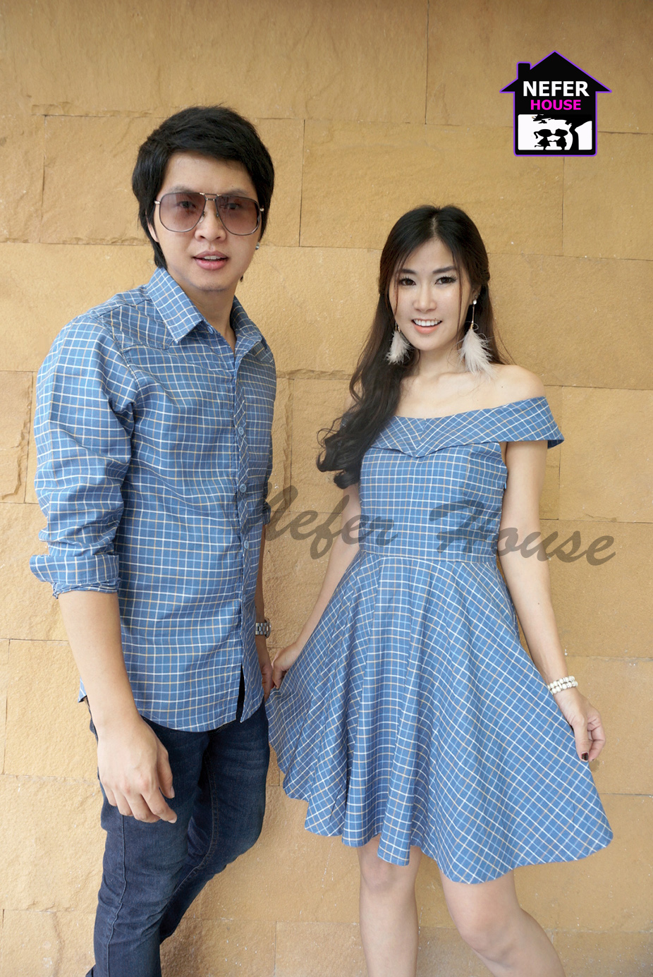 ชุดคู่รักพร้อมส่ง เชิ๊ตผู้ชายแขนยาวมาพร้อมกับแซกปาดไหล่โทนสีฟ้า