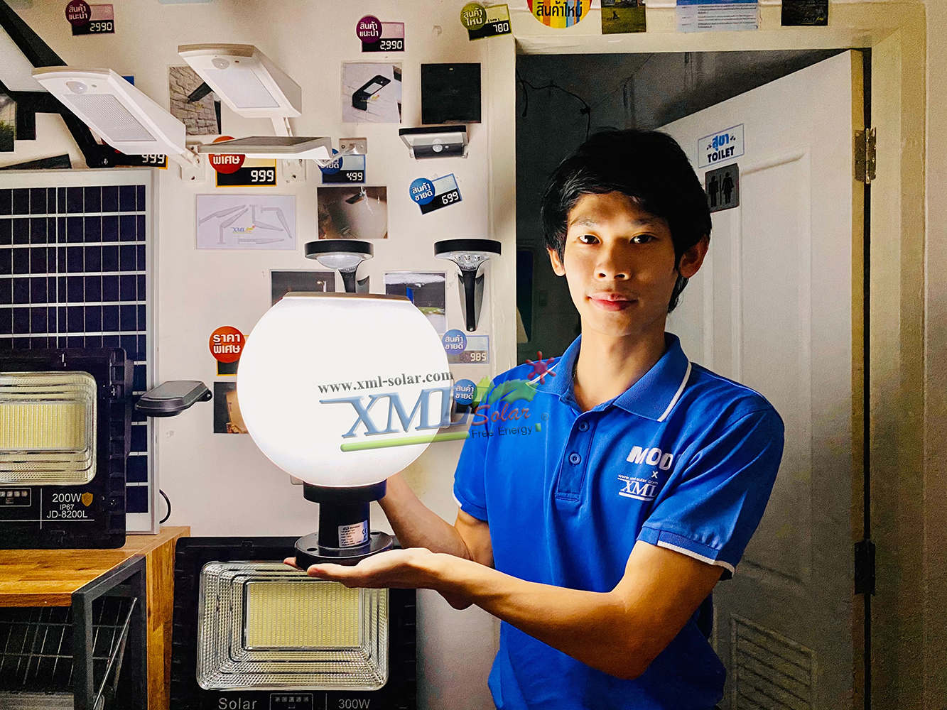 โคมไฟหัวเสาโซล่าเซลล์ ทรงกลมฐานดำ (25 ซม.) + Remote (เปิดได้ 3 แสง)+AC