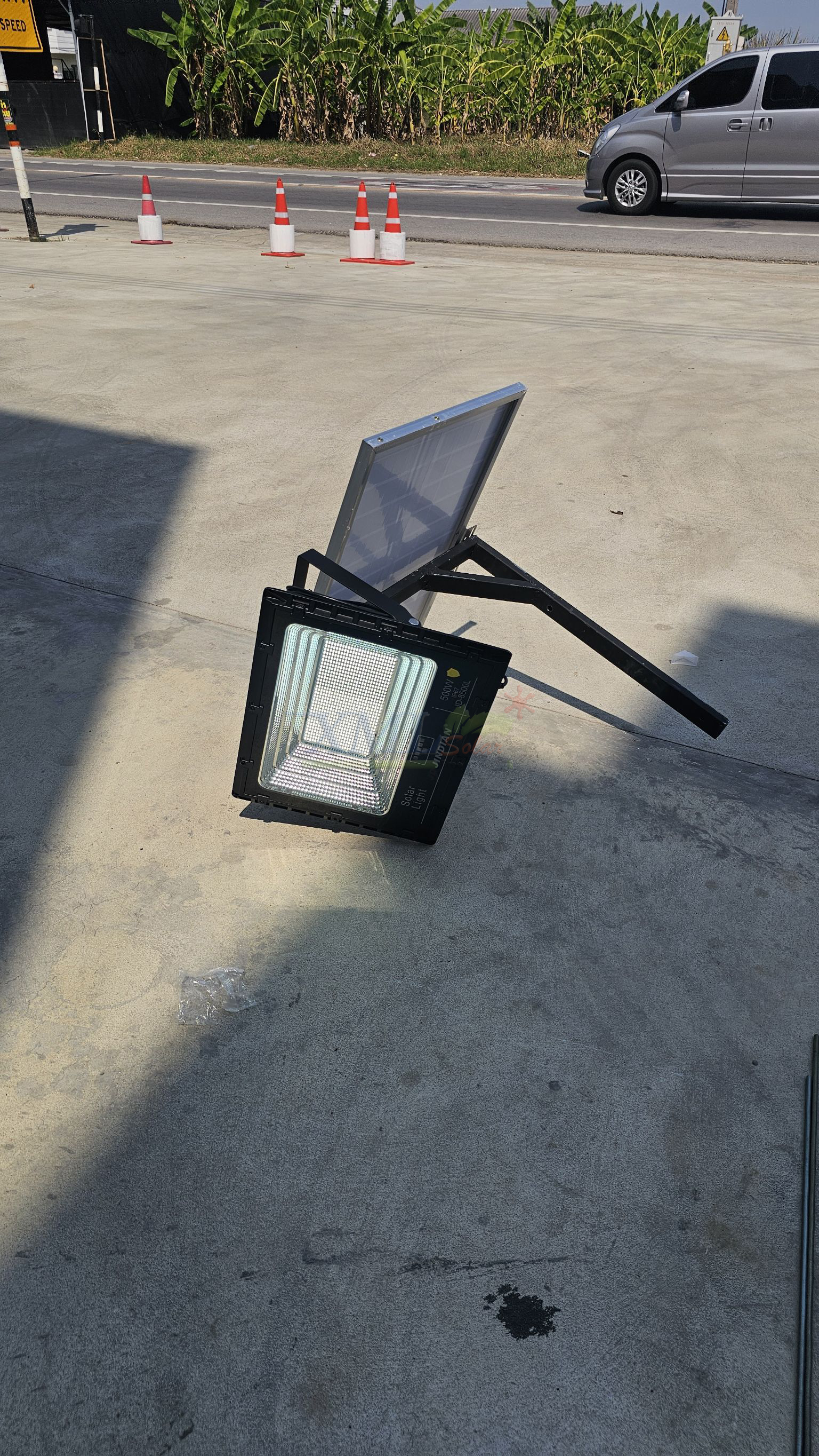 สปอร์ตไลท์โซล่าเซลล์ 500 W. รุ่นใหม่ JD8500L (แสง : ขาว)