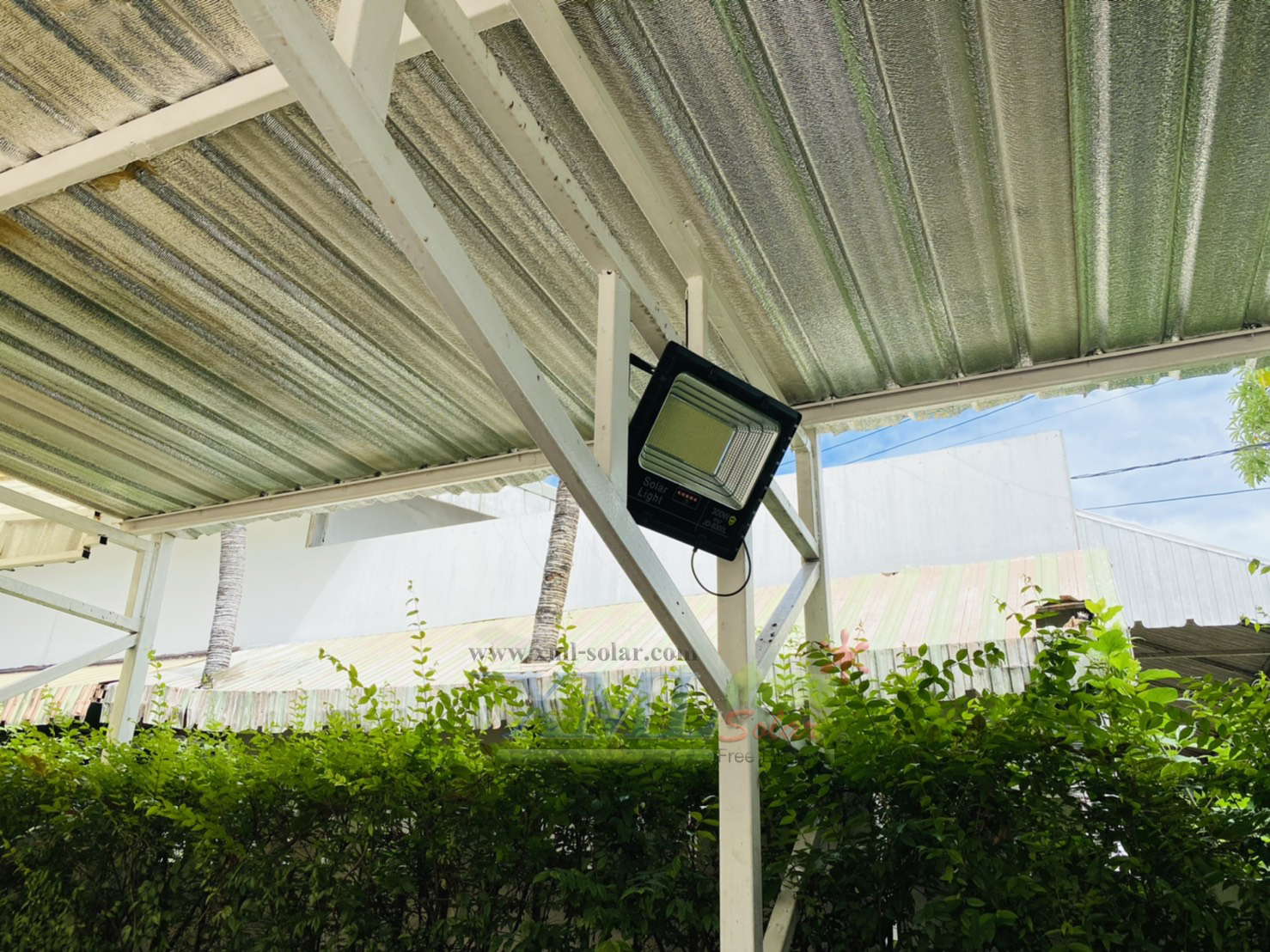 สปอร์ตไลท์โซล่าเซลล์ 300 W. รุ่นใหม่ JD8300L (แสง : ขาว)