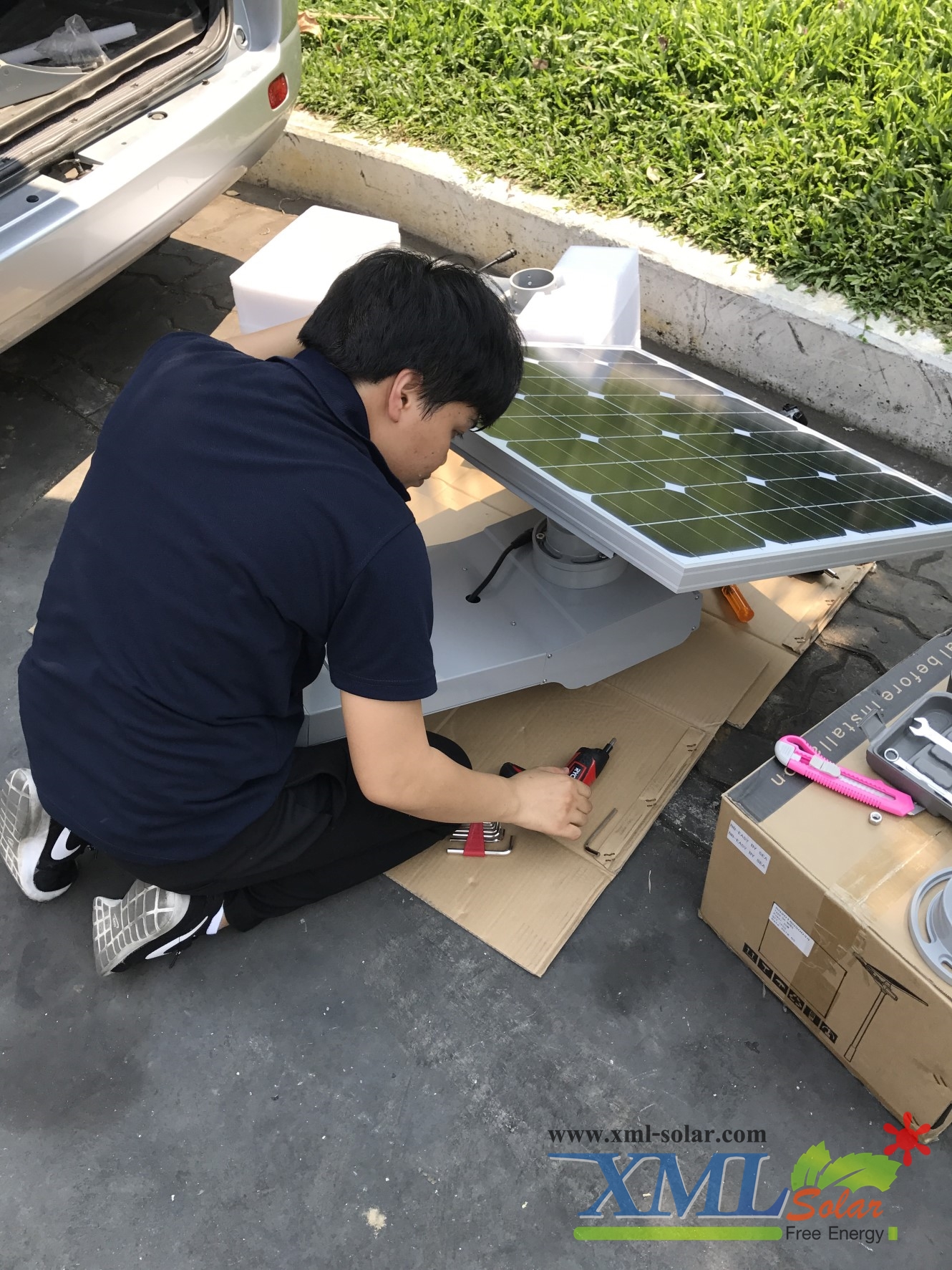 โคมไฟถนนอัจฉริยะ โซล่าเซลล์ 80 Watt (แสง เหลืองวอมไวท์) Monocrystalline