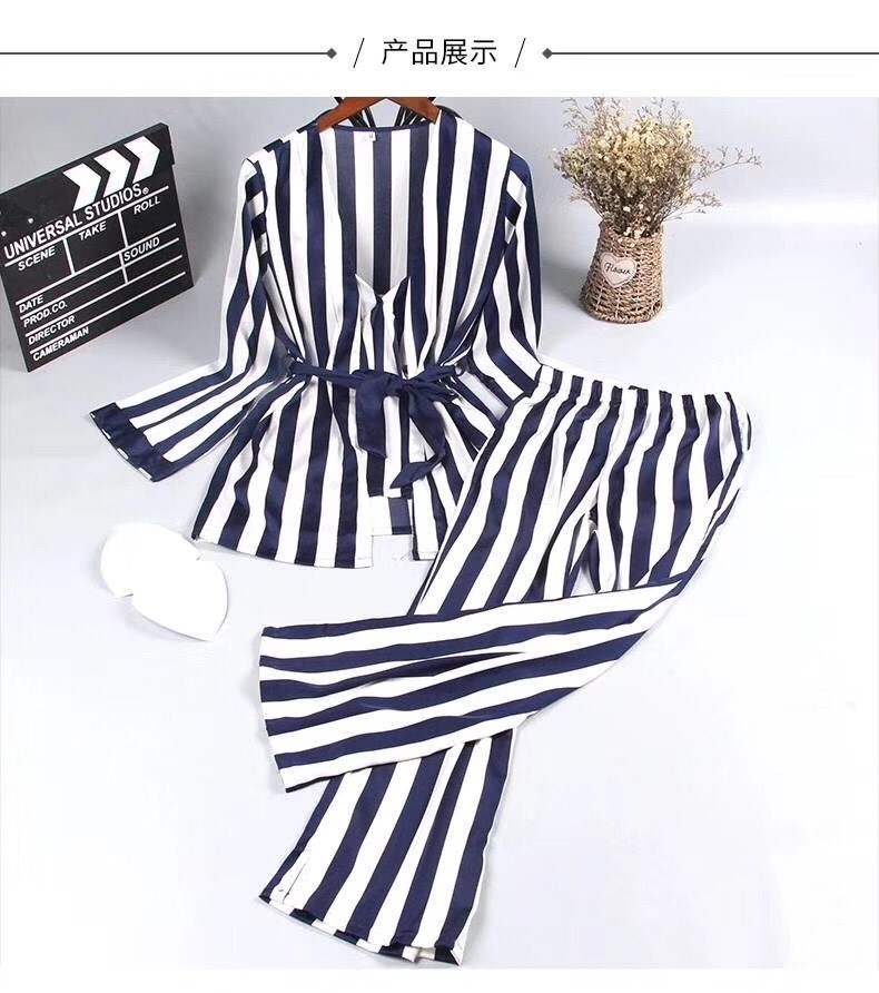 ชุดนอนผ้าซิลค์ซาติน เซ็ต 3 ชิ้น สายเดี่ยว เสื้อคลุม กางเกง จะใส่นอนก็สบายหรือจะใส่ไปปาร์ตี้ก็ได้ มี 3 สี กรม ชมพู เขียว ราคา ชุดละ