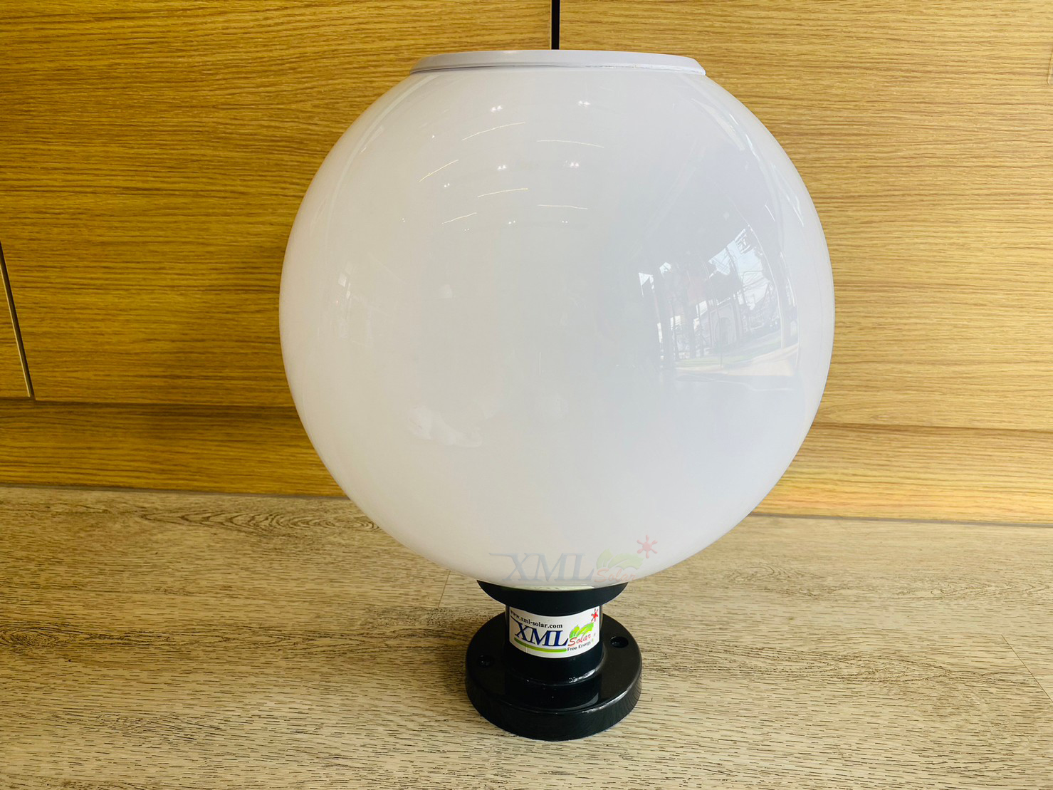 โคมไฟหัวเสาโซล่าเซลล์ ทรงกลมฐานดำ (30 ซม.) + Remote (เปิดได้ 3 แสง)+AC