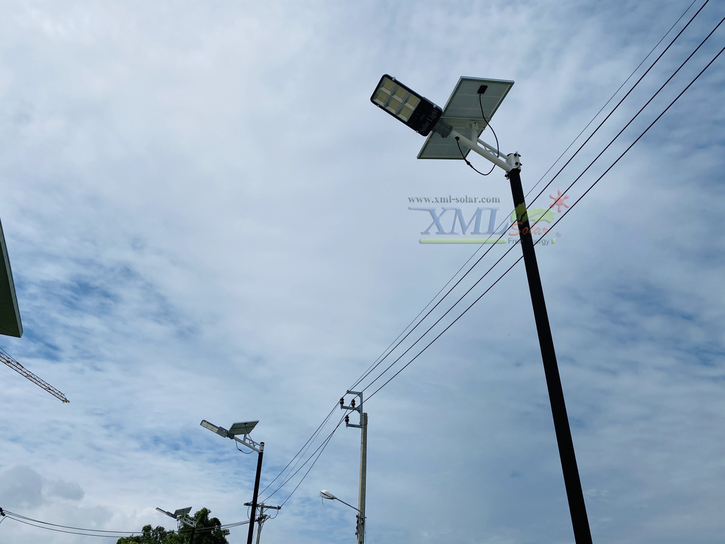 โคมไฟถนนโซล่าเซลล์ 200 W. รุ่น 2 แสง (แสง : ขาว+เหลืองวอมไวท์)