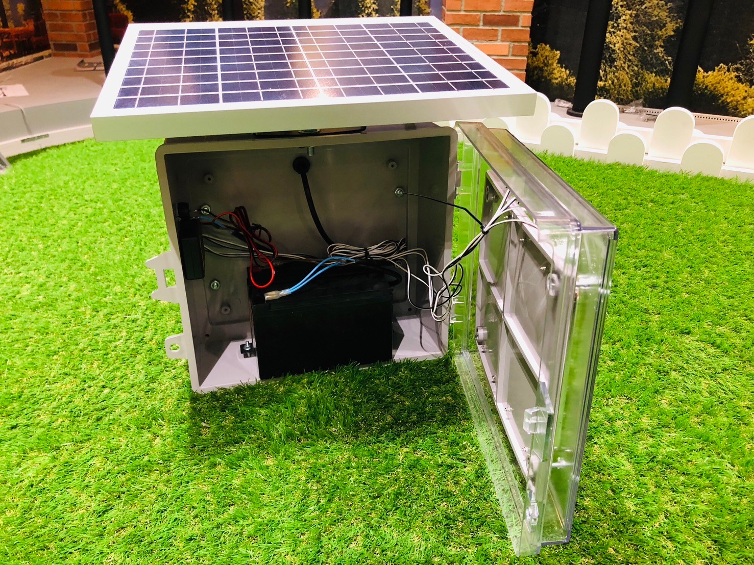 ไฟกระพริบเตือนจราจร ไฟเตือนทางแยกโซล่าเซลล์ 24 LED รุ่นใหม่*